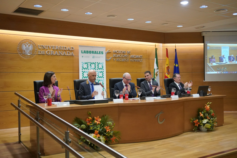 Mesa Presidencial Acto institucional por la festividad de la facultad Mesa Presidencial Acto institucional por la festividad de la facultad